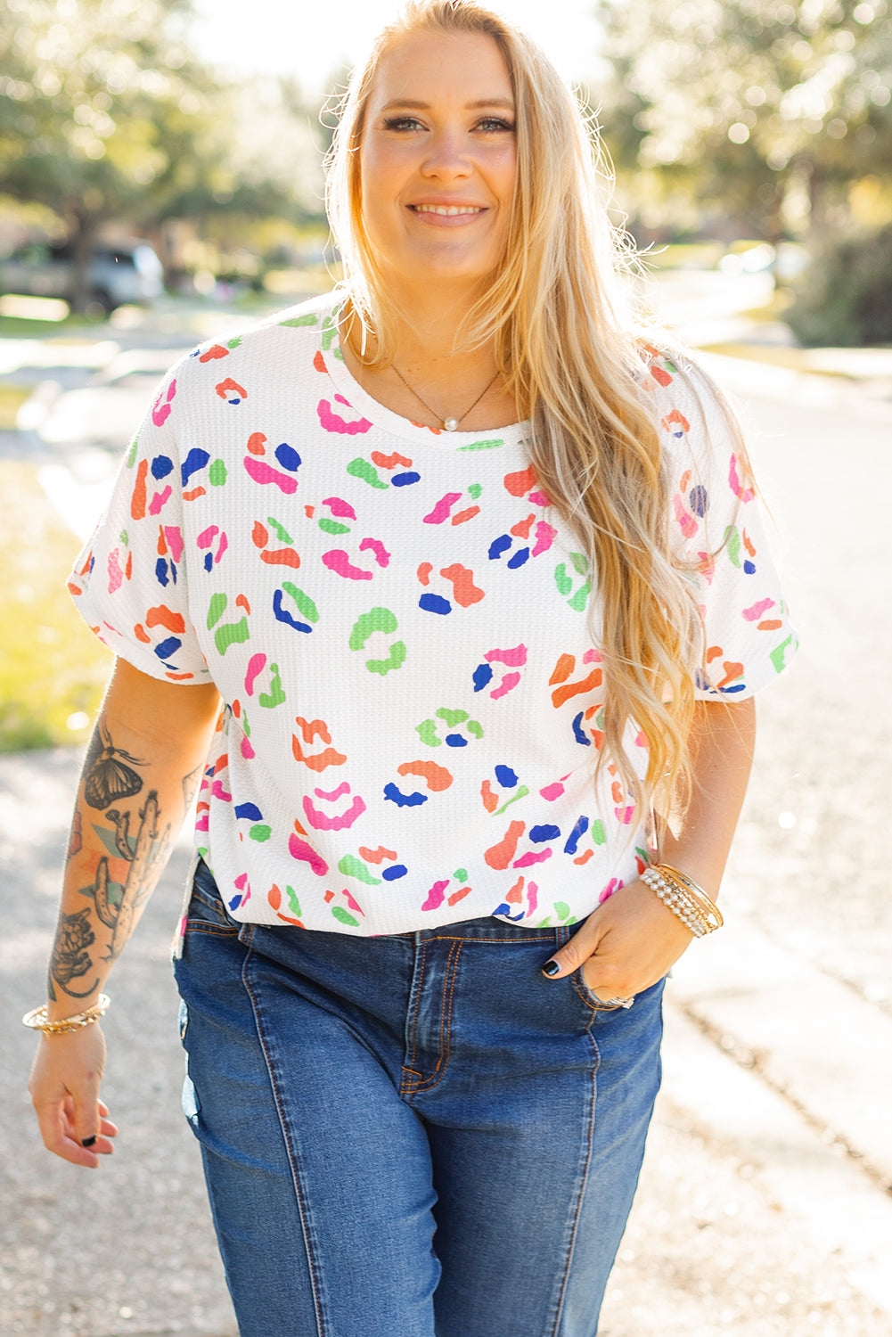 Weißes, mehrfarbiges T-Shirt Waffelmaterial, Leopardenmuster Übergröße Casual Damenmode