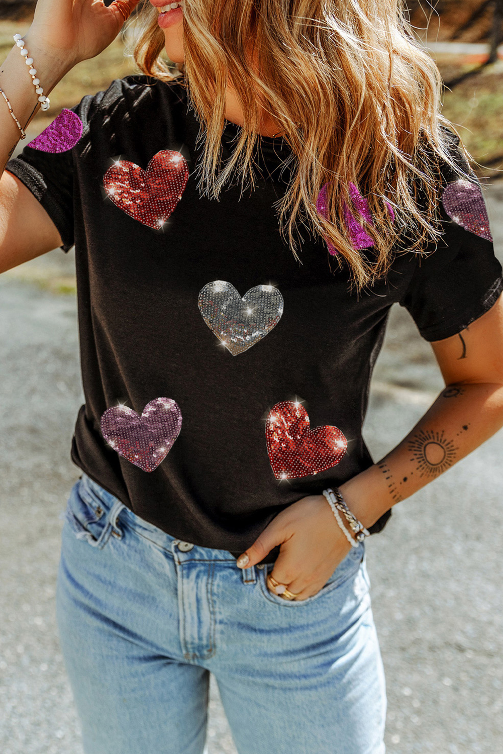 Schwarzes Valentinstags-T-Shirt, Rundhalsausschnitt, Herz-Pailletten