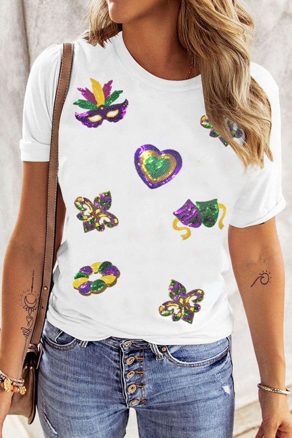 Weißes Pailletten T-Shirt, Mardi Gras Symbol Muster Freizeit Wear