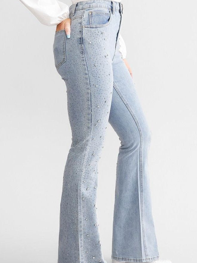 Hoch Taillierte Ausgestellte Damenjeans Mit Strassverzierungen Und Entspannter Passform-5