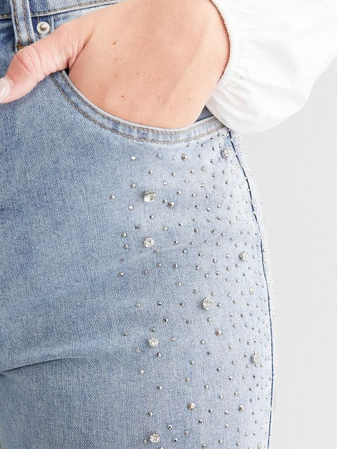 Hoch Taillierte Ausgestellte Damenjeans Mit Strassverzierungen Und Entspannter Passform-6