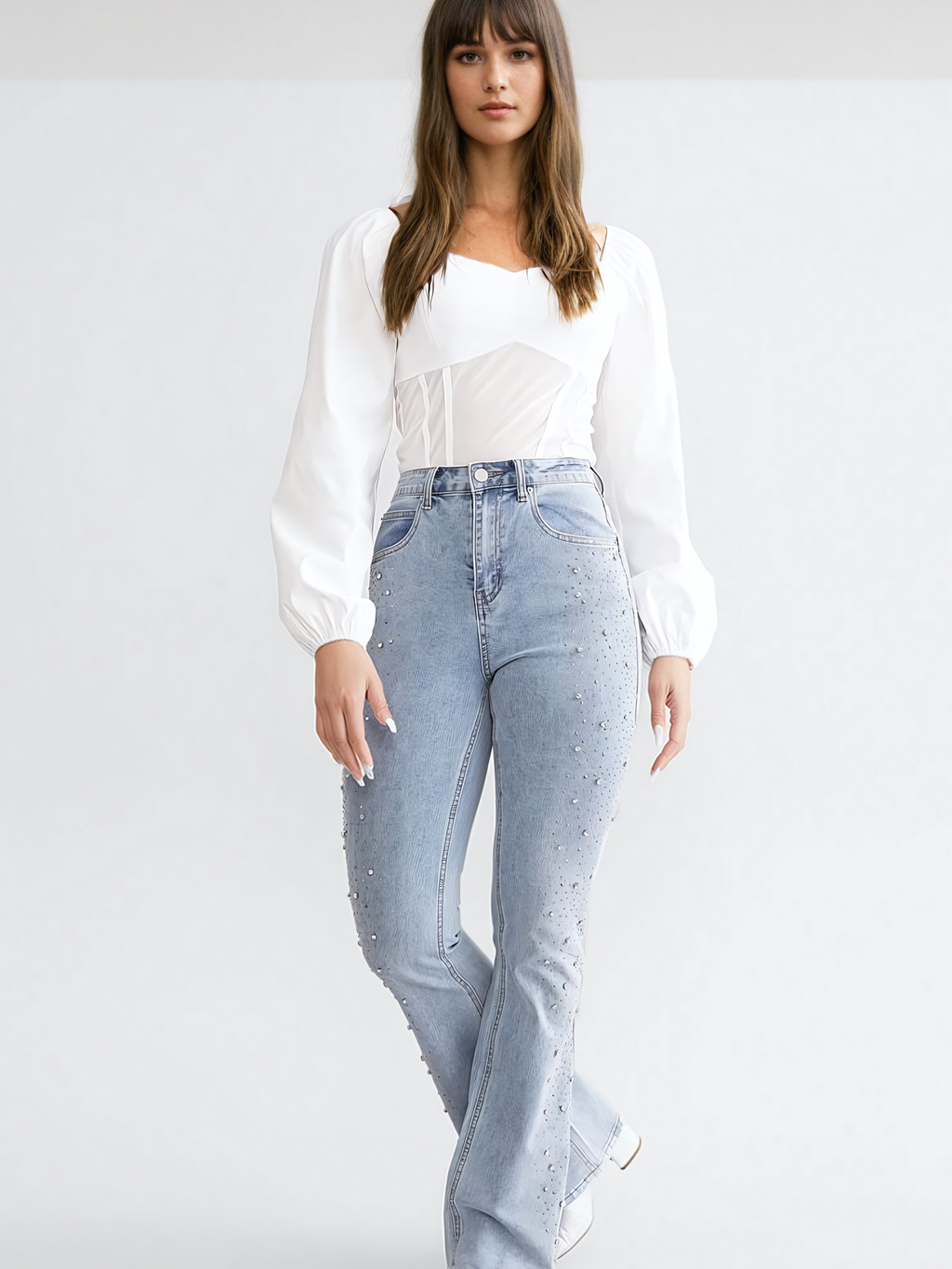 Hoch Taillierte Ausgestellte Damenjeans Mit Strassverzierungen Und Entspannter Passform-3