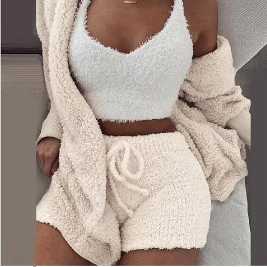 Flauschiges Damen Pyjama Set Kurz - Tanktop und Shorts für den Winter in Übergröße 1
